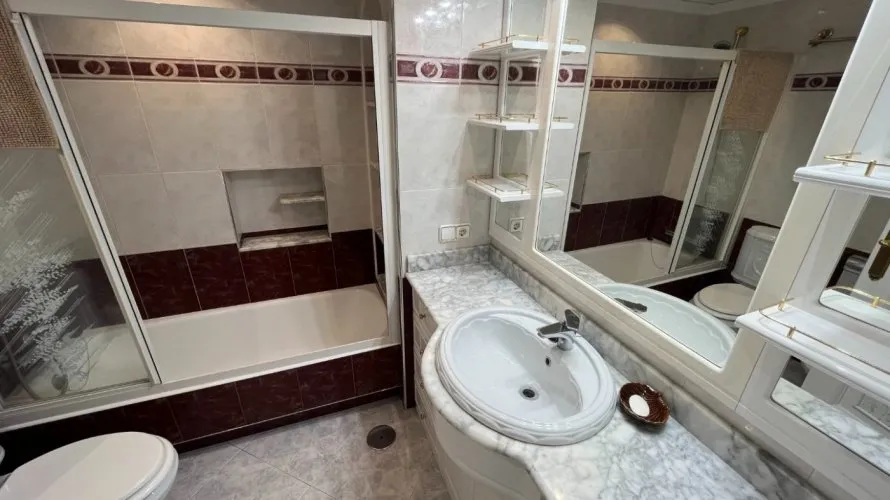 Apartamento de 2 dormitorios en Benidorm, España No. 1735 № 9
