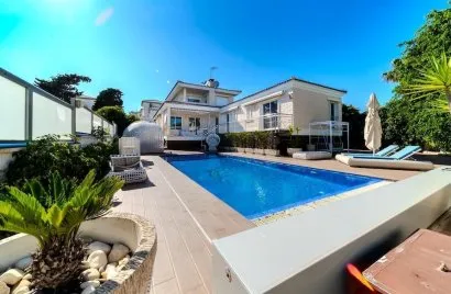 Villa de 5 dormitorios en Torrevieja, España No. 2080