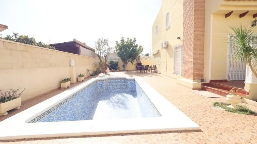 Apartamento de 4 dormitorios en Playa Flamenca II, España No. 1982 № 16