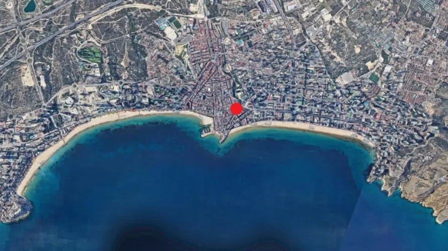 Propiedad comercial de 347m² en Benidorm, España No. 1869 № 24