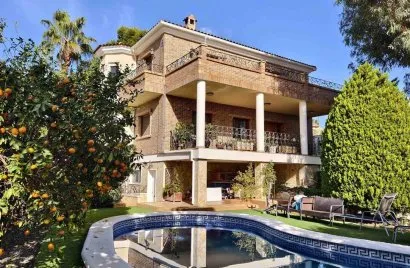 Villa de 5 dormitorios en Ciudad Quesada, Spain No. 1472