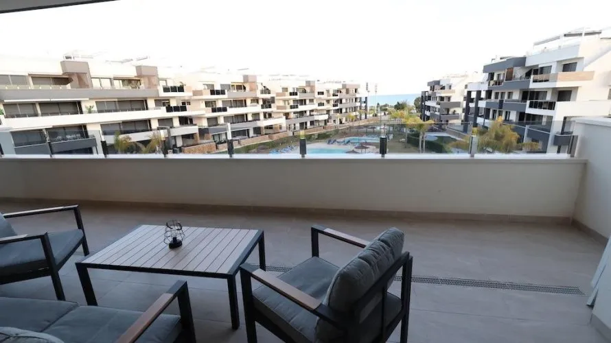 Apartamento de 2 dormitorios en Torrevieja, España No. 2596 № 5