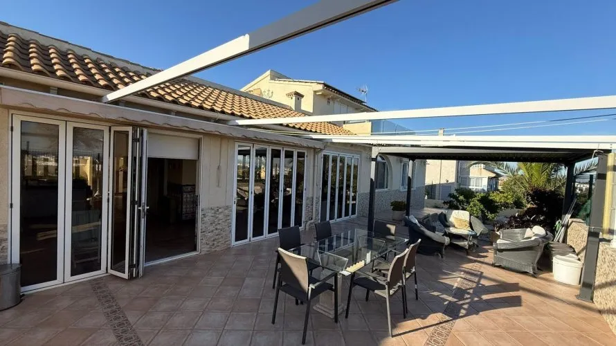Villa de 4 dormitorios en Villamartin, España No. 2373 № 16