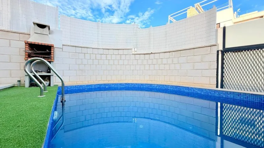 Apartamento de 3 dormitorios en La Florida, España No. 2309 № 3