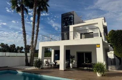 Villa de 5 dormitorios en Alicante, España No. 2557