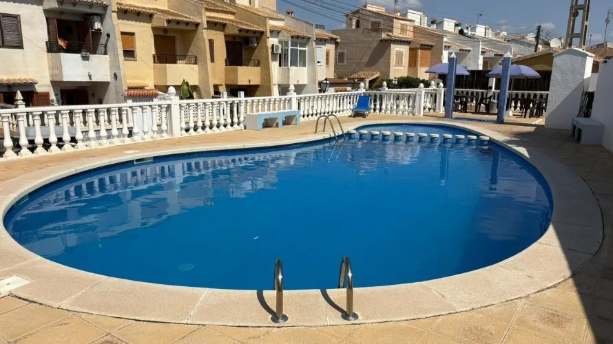 Сasa de 3 dormitorios en Torrevieja, España No. 2128 № 18