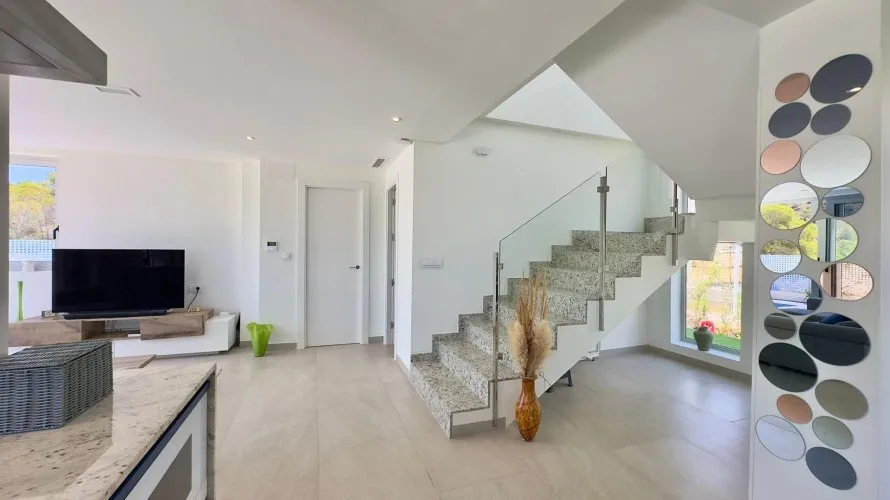 Villa de 3 dormitorios en Finestrat, España No. 1925 № 11