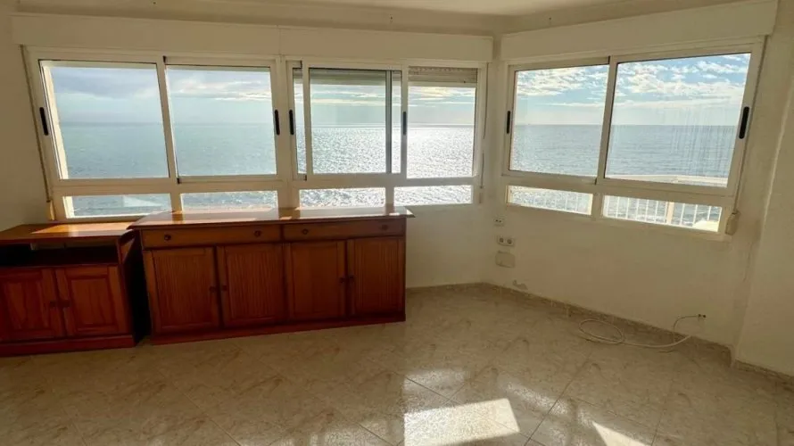 Apartamento de 4 dormitorios en Torrevieja, España No. 2256 № 4