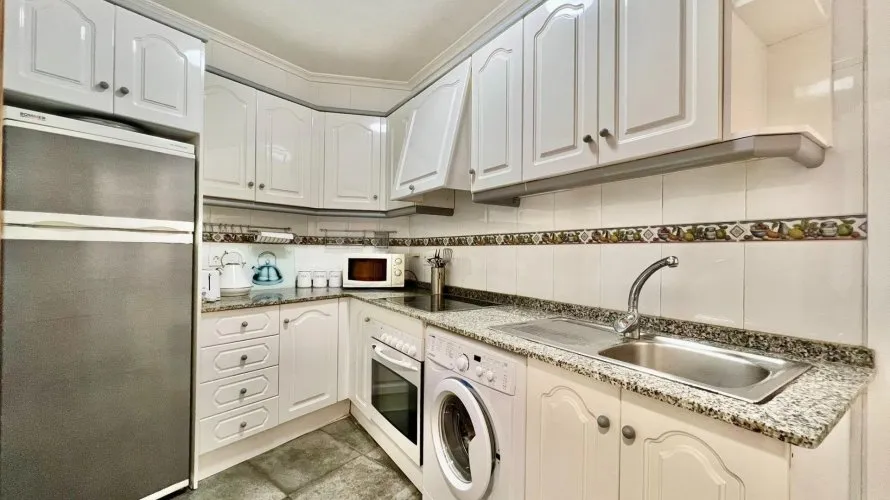 Apartamento de 2 dormitorios en Torrevieja, España No. 2438