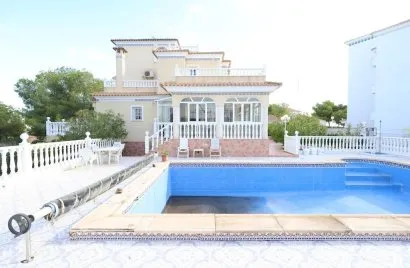 Apartamento de 5 dormitorios en Alicante, España No. 2211
