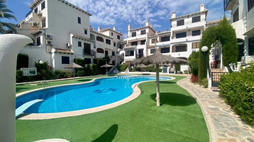 Apartamento de 2 dormitorios en Cabo Roig, España No. 2660 № 8