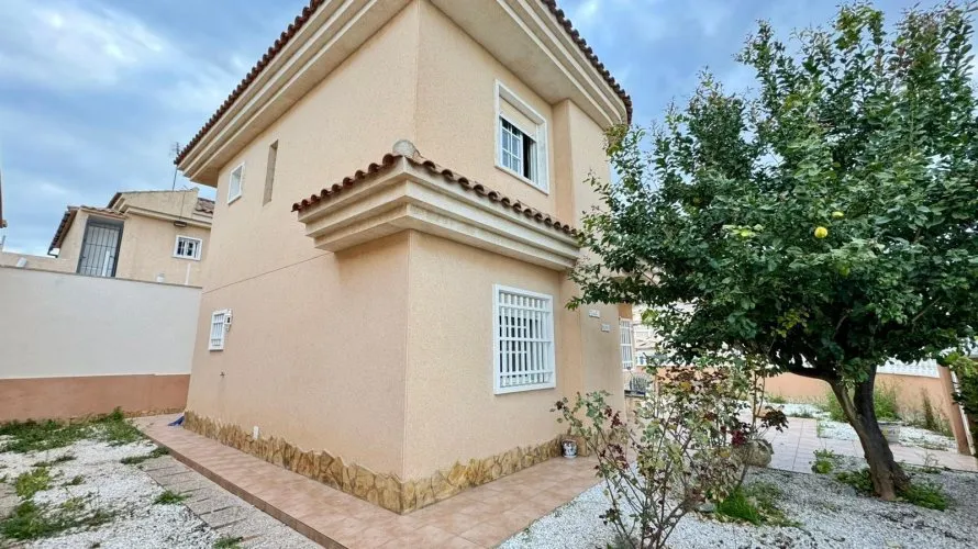 Apartamento de 3 dormitorios en Torrevieja, España No. 2302 № 21