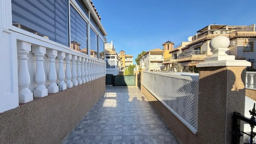 Сasa de 2 dormitorios en Campoamor, España No. 2258 № 3