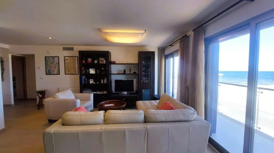 Apartamento de 4 dormitorios en Torrevieja, España No. 1915 № 7