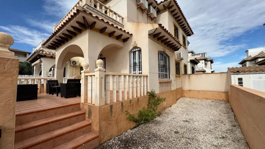 Сasa de 2 dormitorios en Alicante, España No. 1528 № 23
