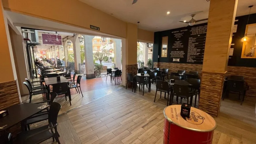 Propiedad comercial de 347m² en Benidorm, España No. 1869 № 5