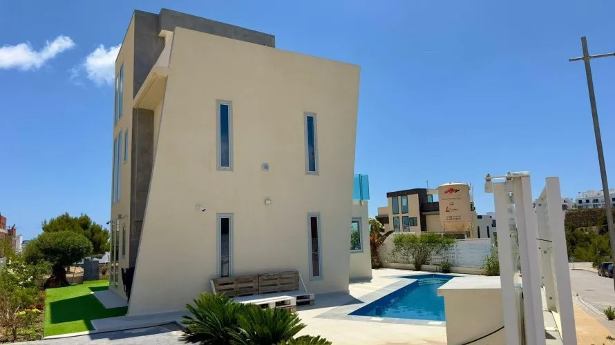 Villa de 3 dormitorios en Finestrat, España No. 1925 № 1