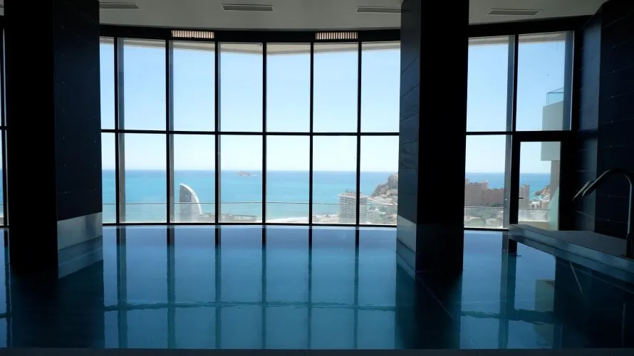 Apartamento de 2 dormitorios en Benidorm, España No. 2521 № 1