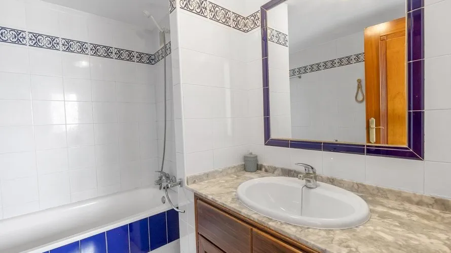Apartamento de 2 dormitorios en Torrevieja, España No. 2431 № 18