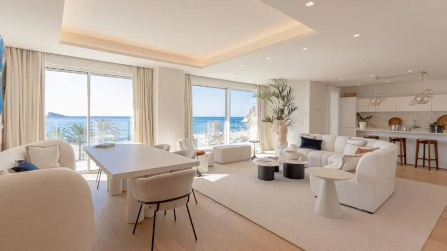 Apartamento de 2 dormitorios en Benidorm, España No. 1883