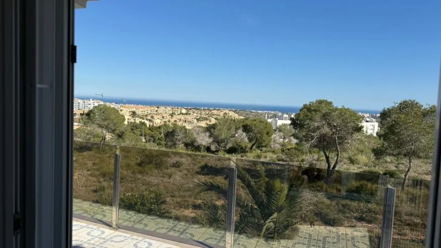 Villa de 4 dormitorios en Villamartin, España No. 2373 № 6