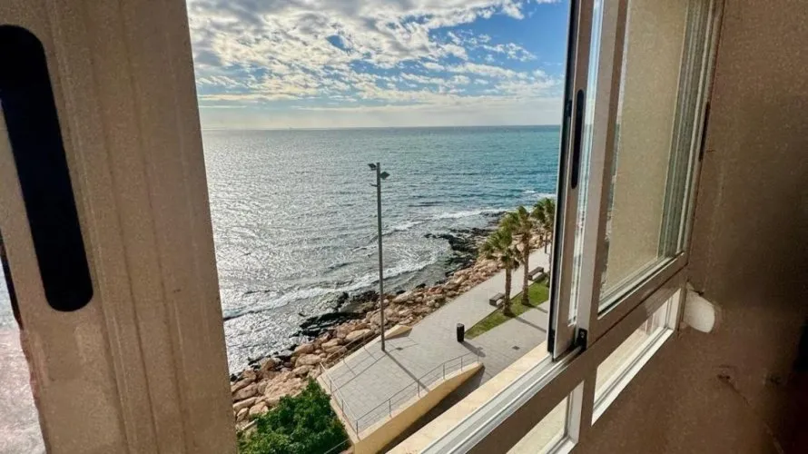 Apartamento de 4 dormitorios en Torrevieja, España No. 2256 № 24