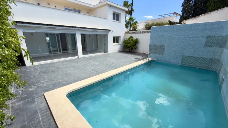 Сasa de 4 dormitorios en Albir, España No. 2464 № 16
