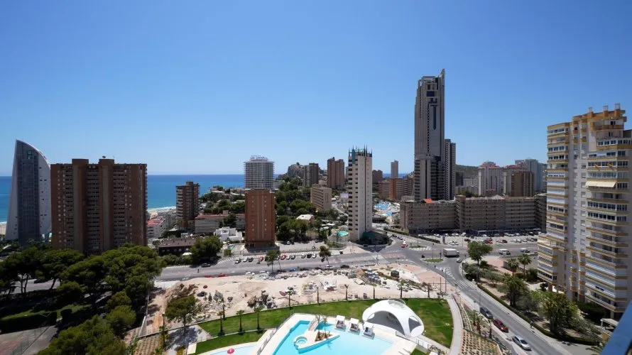 Apartamento de 2 dormitorios en Benidorm, España No. 2521 № 2