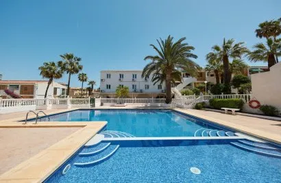 Hotel de 19 dormitorios en Cabo De Las Huertas, España No. 2569