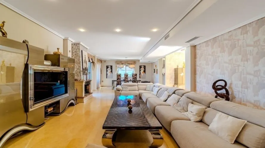Villa de 5 dormitorios en Torrevieja, España No. 2080 № 1
