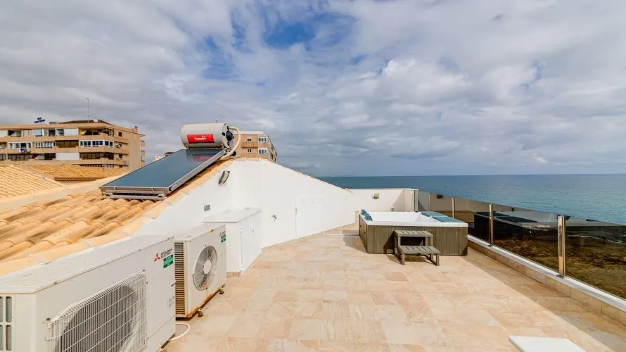 Villa de 210m² en Torrevieja, España No. 2068 № 1