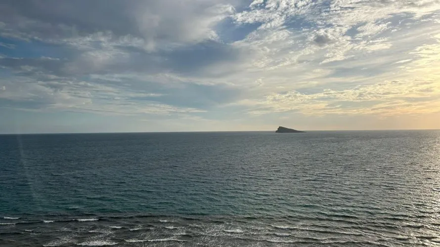 Apartamento de 2 dormitorios en Benidorm, España No. 2000