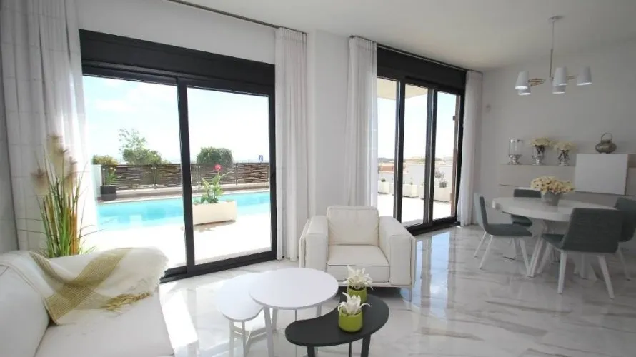 Villa de 3 dormitorios en San Miguel de Salinas, España No. 1689 № 2