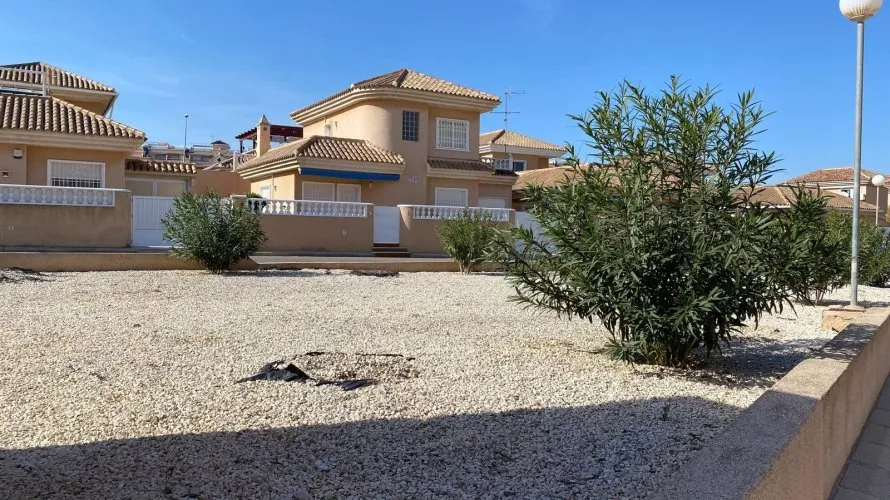 Сasa de 3 dormitorios en Alicante, España No. 2270 № 18
