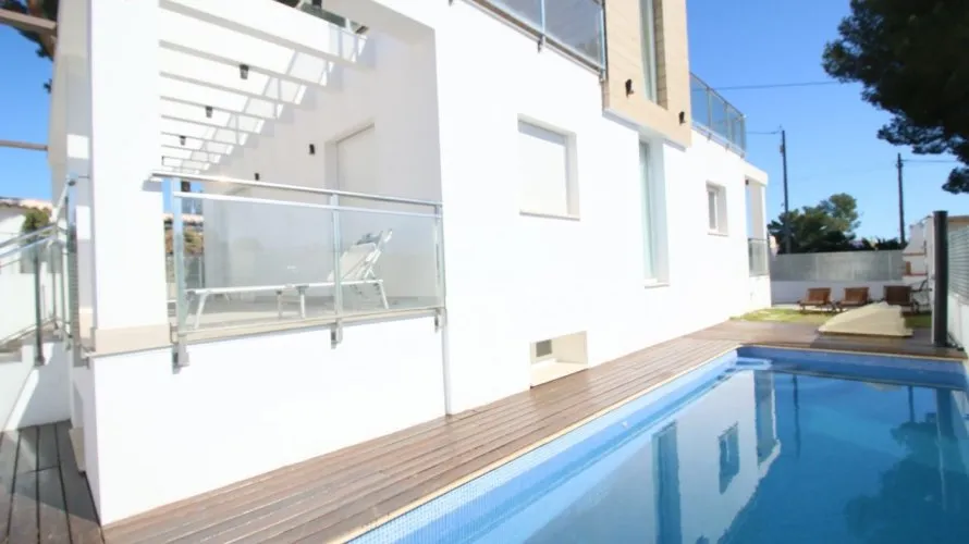 Apartamento de 4 dormitorios en La Torre, España No. 1661