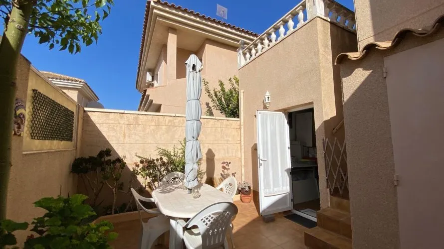 Сasa de 3 dormitorios en Alicante, España No. 2270 № 28