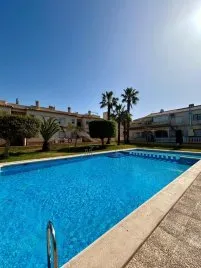 Bungalow de 2 dormitorios en Torrevieja, España No. 2436