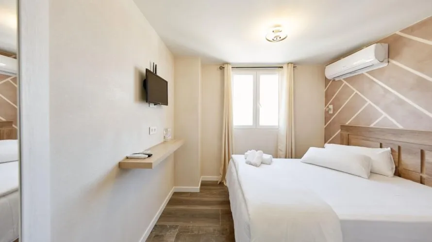 Hotel de 19 dormitorios en Cabo De Las Huertas, España No. 2569 № 14