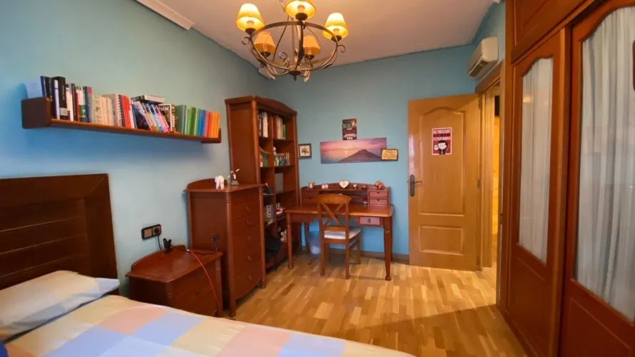 Apartamento de 4 dormitorios en Alicante, España No. 2038 № 3