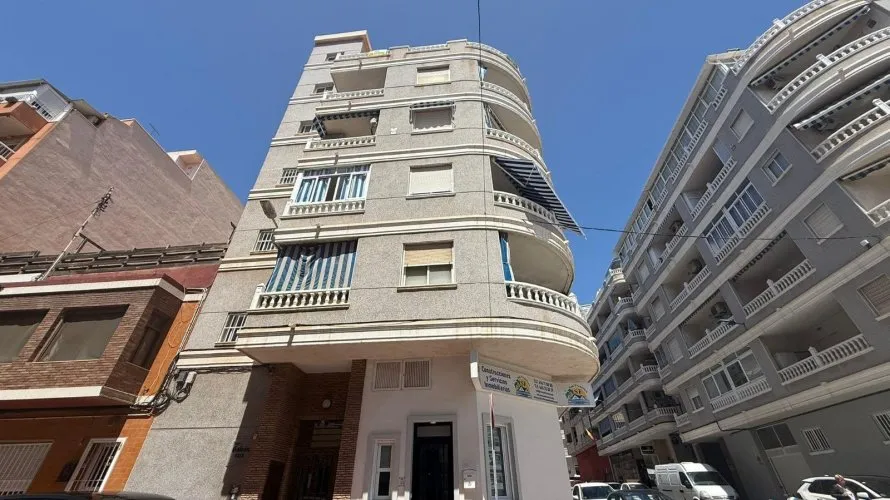 Ático de 2 dormitorios en Torrevieja, España No. 2441