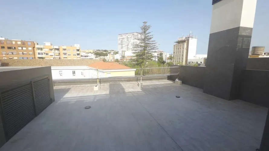 Apartamento de 2 dormitorios en Alicante, España No. 2369 № 1