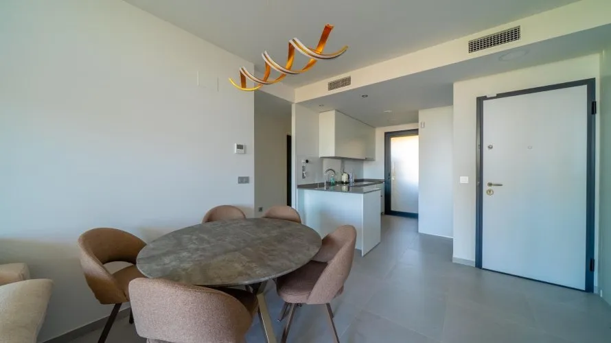 Apartamento de 2 dormitorios en Benidorm, España No. 2207 № 2