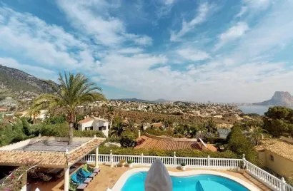 Villa de 7 dormitorios en Maryvilla, España No. 1741