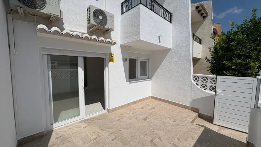 Сasa de 3 dormitorios en Torrevieja, España No. 2128 № 24