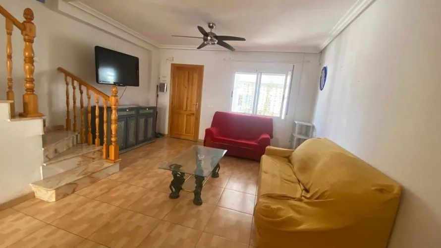 Сasa de 3 dormitorios en Torrevieja, España No. 2407 № 1