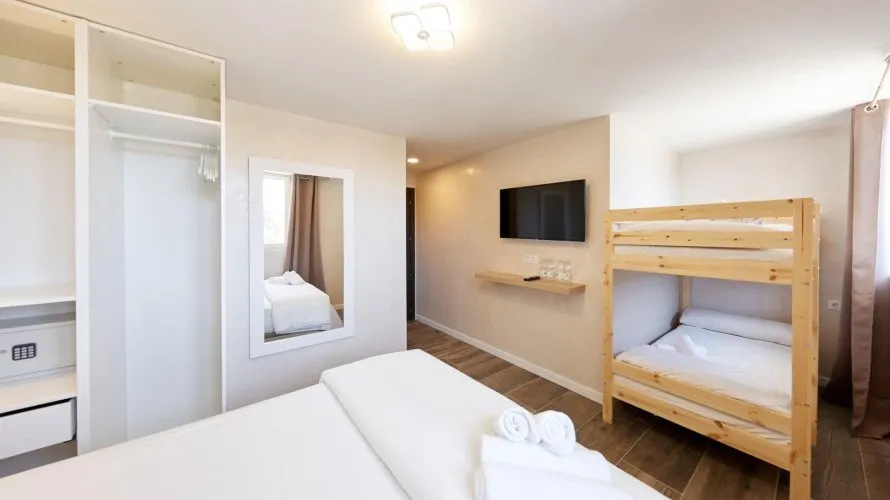 Hotel de 19 dormitorios en Cabo De Las Huertas, España No. 2569 № 23