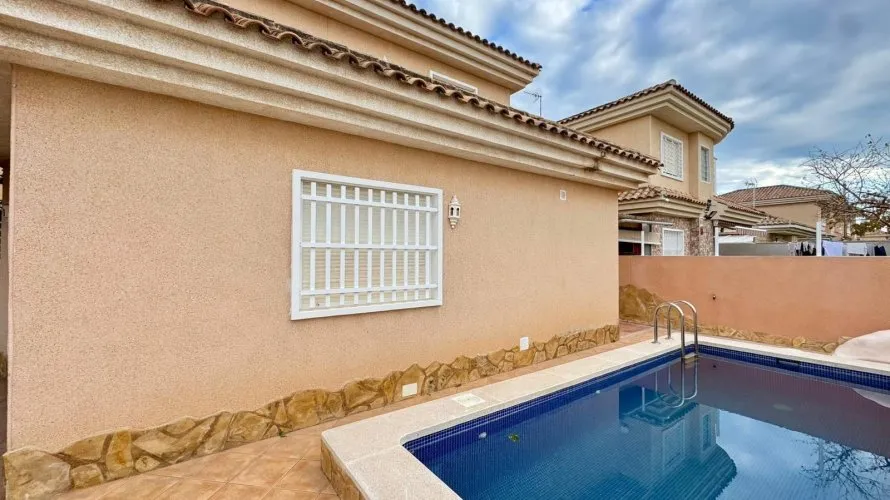 Apartamento de 3 dormitorios en Torrevieja, España No. 2302 № 28