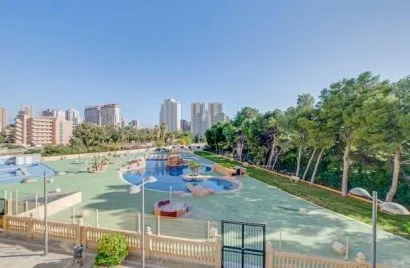 Apartamento de 2 dormitorios en Villajoyosa, España No. 2424