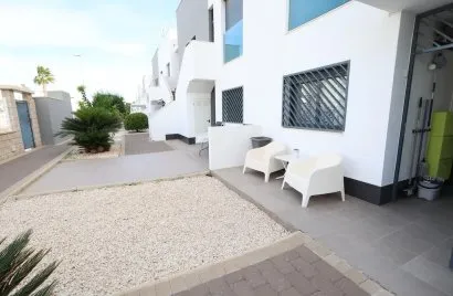 Bungalow de 2 dormitorios en La Zenia, España No. 2230