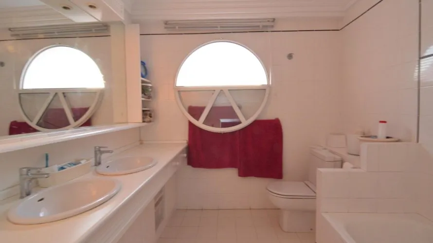 Villa de 4 dormitorios en Torrevieja, España No. 1477 № 25